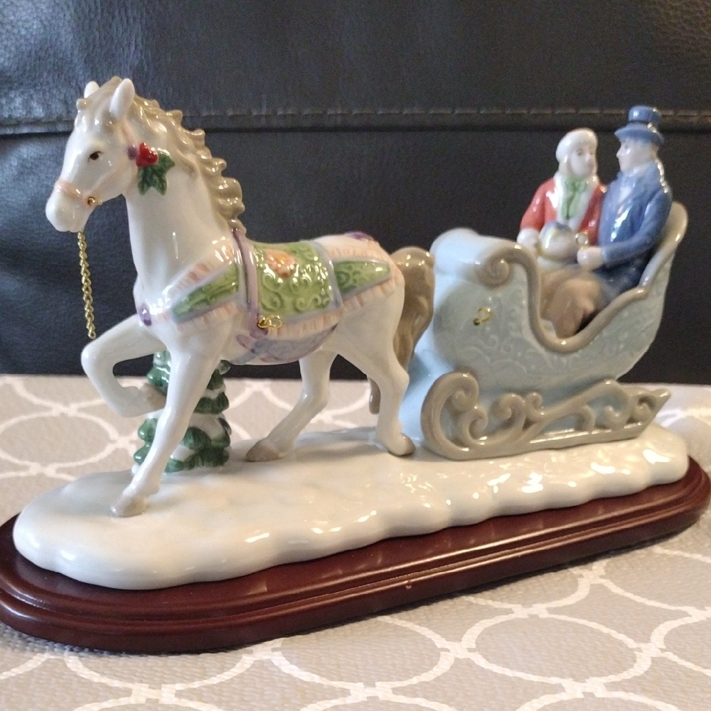 Horse Sleigh Decor